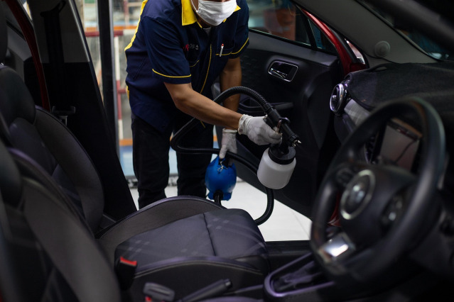 car interior vacuum detailing
